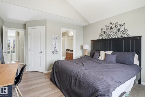 11520 11 Avenue, Edmonton, AB - Indoor Photo Showing Bedroom