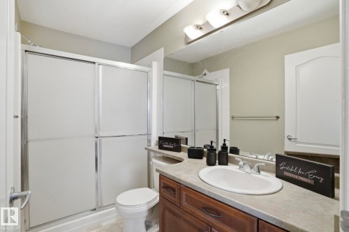 11520 11 Avenue, Edmonton, AB - Indoor Photo Showing Bathroom