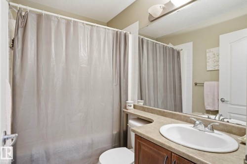 11520 11 Avenue, Edmonton, AB - Indoor Photo Showing Bathroom