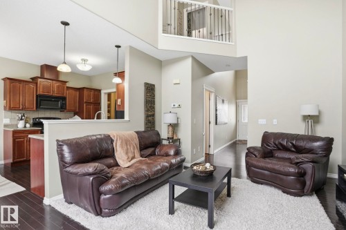 11520 11 Avenue, Edmonton, AB - Indoor Photo Showing Living Room