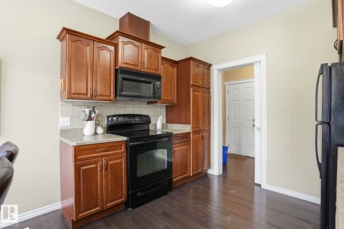 11520 11 Avenue, Edmonton, AB - Indoor Photo Showing Kitchen