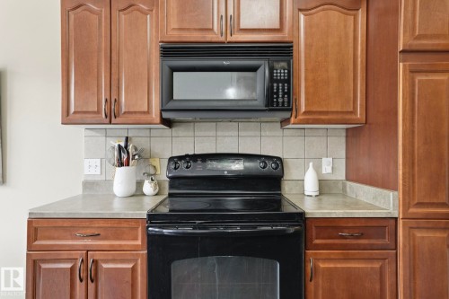 11520 11 Avenue, Edmonton, AB - Indoor Photo Showing Kitchen