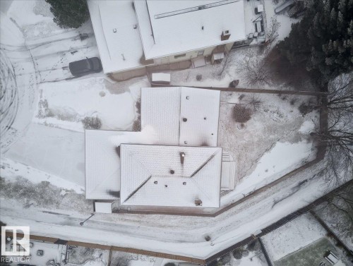Aerial view of the property and its surrounding grounds, featuring snow-covered rooftops, a driveway, and mature trees - 391 Lee Ridge Road, Edmonton, AB - Outdoor