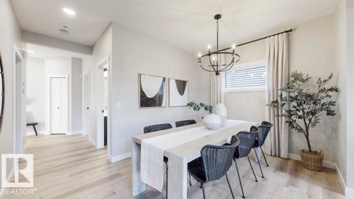 20707 40 Avenue, Edmonton, AB - Indoor Photo Showing Dining Room