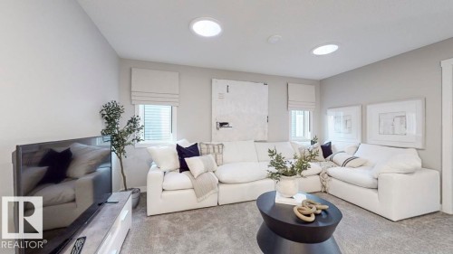 20707 40 Avenue, Edmonton, AB - Indoor Photo Showing Living Room