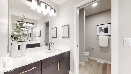 20707 40 Avenue, Edmonton, AB - Indoor Photo Showing Bathroom