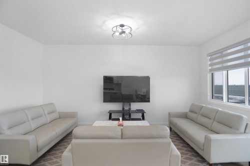 7216 182 Avenue, Edmonton, AB - Indoor Photo Showing Living Room