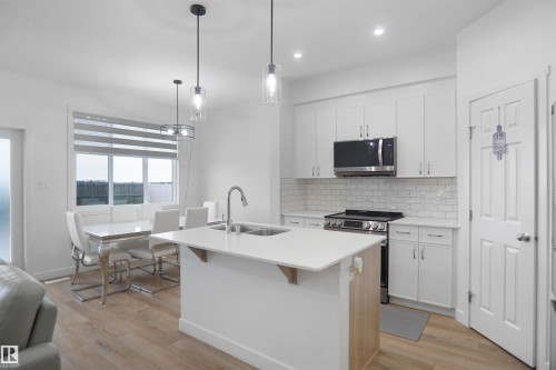 7216 182 Avenue, Edmonton, AB - Indoor Photo Showing Kitchen With Double Sink With Upgraded Kitchen