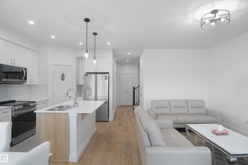 7216 182 Avenue, Edmonton, AB - Indoor Photo Showing Kitchen With Double Sink With Upgraded Kitchen