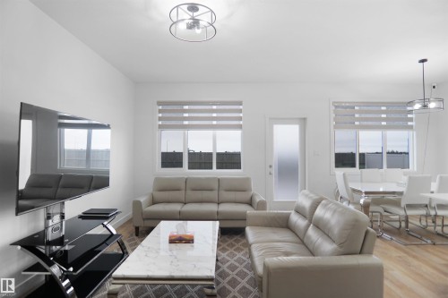 7216 182 Avenue, Edmonton, AB - Indoor Photo Showing Living Room