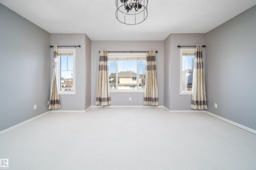 5935 6 Avenue, Edmonton, AB - Indoor Photo Showing Other Room