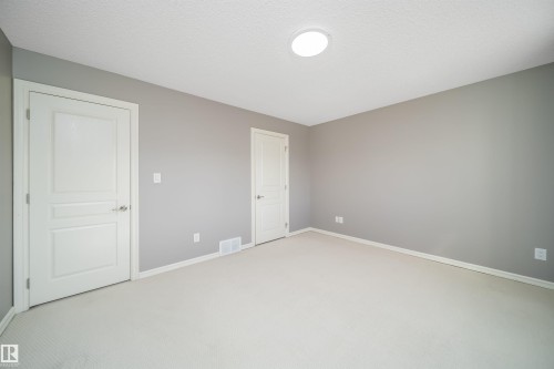 5935 6 Avenue, Edmonton, AB - Indoor Photo Showing Other Room