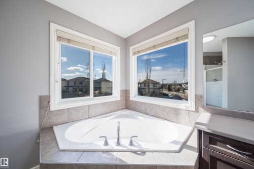 5935 6 Avenue, Edmonton, AB - Indoor Photo Showing Bathroom
