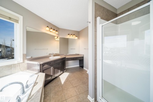 5935 6 Avenue, Edmonton, AB - Indoor Photo Showing Bathroom