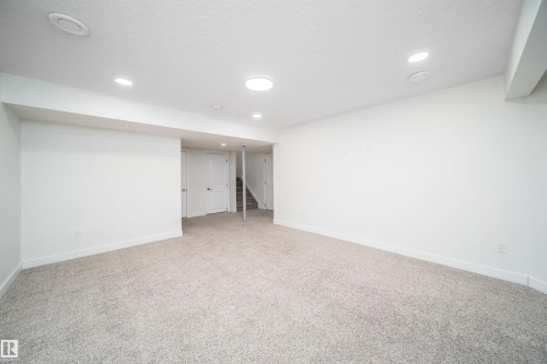 5935 6 Avenue, Edmonton, AB - Indoor Photo Showing Other Room