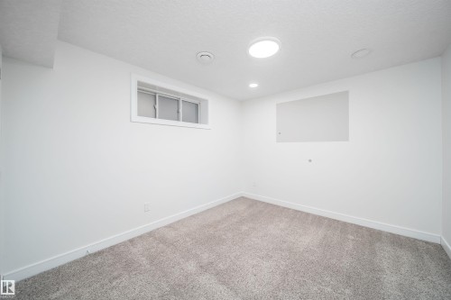 5935 6 Avenue, Edmonton, AB - Indoor Photo Showing Other Room