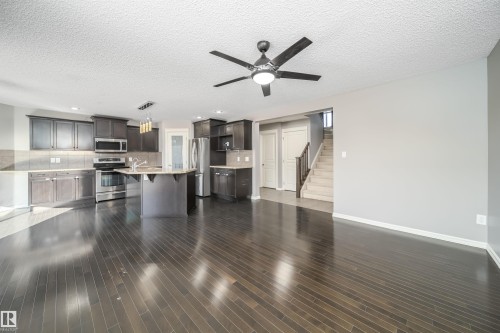 5935 6 Avenue, Edmonton, AB - Indoor Photo Showing Kitchen With Upgraded Kitchen