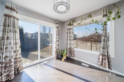 5935 6 Avenue, Edmonton, AB - Indoor Photo Showing Other Room