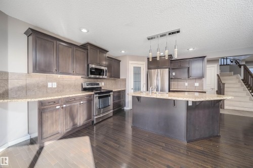 5935 6 Avenue, Edmonton, AB - Indoor Photo Showing Kitchen With Stainless Steel Kitchen With Upgraded Kitchen