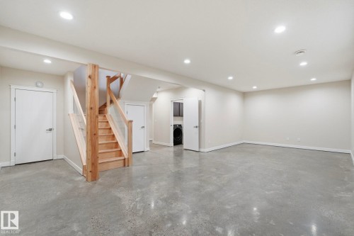 8704 75 Avenue, Edmonton, AB - Indoor