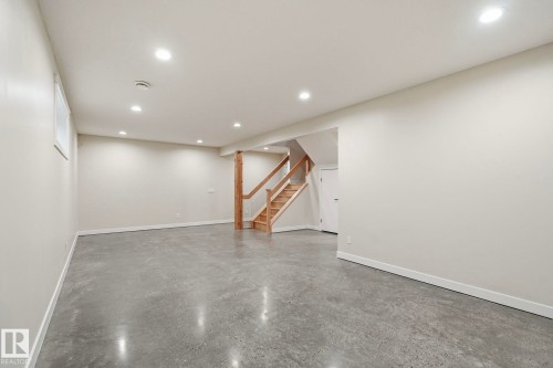 8704 75 Avenue, Edmonton, AB - Indoor