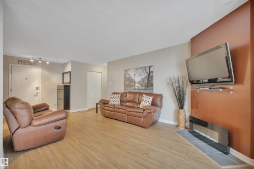 204 8125 110 Street, Edmonton, AB - Indoor Photo Showing Living Room