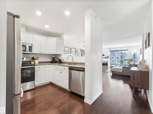 401 12110 106 Avenue, Edmonton, AB - Indoor Photo Showing Kitchen With Stainless Steel Kitchen