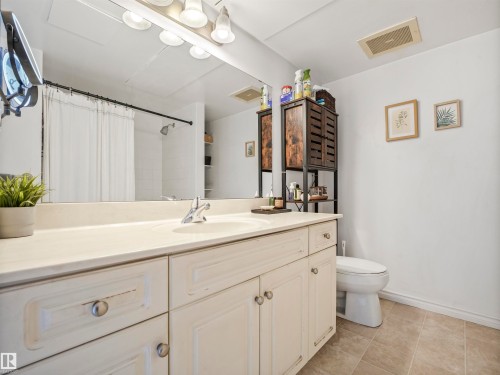 401 12110 106 Avenue, Edmonton, AB - Indoor Photo Showing Bathroom