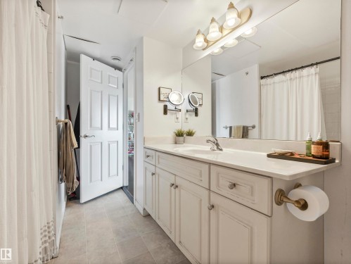 401 12110 106 Avenue, Edmonton, AB - Indoor Photo Showing Bathroom