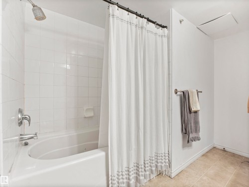 401 12110 106 Avenue, Edmonton, AB - Indoor Photo Showing Bathroom