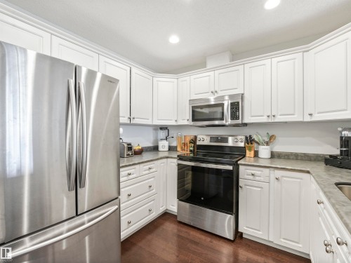 401 12110 106 Avenue, Edmonton, AB - Indoor Photo Showing Kitchen With Stainless Steel Kitchen With Upgraded Kitchen