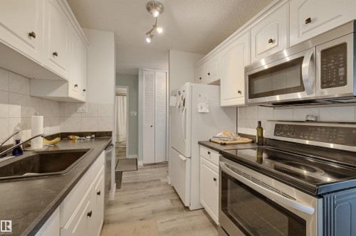 1204 12121 Jasper Avenue, Edmonton, AB - Indoor Photo Showing Kitchen