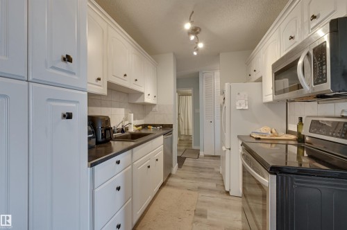 1204 12121 Jasper Avenue, Edmonton, AB - Indoor Photo Showing Kitchen
