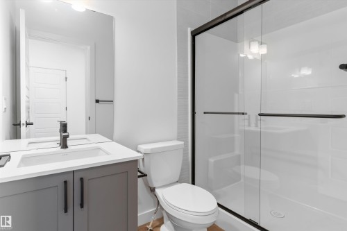 5005 Cawsey Link Sw, Edmonton, AB - Indoor Photo Showing Bathroom