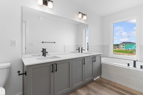 5005 Cawsey Link Sw, Edmonton, AB - Indoor Photo Showing Bathroom