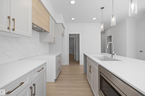 5011 Cawsey Link Sw, Edmonton, AB - Indoor Photo Showing Kitchen With Upgraded Kitchen