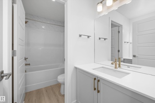 5011 Cawsey Link Sw, Edmonton, AB - Indoor Photo Showing Bathroom