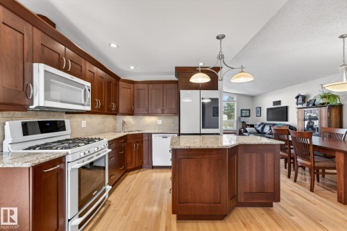 11715 28 Avenue, Edmonton, AB - Indoor Photo Showing Kitchen