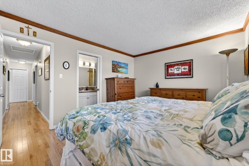 11715 28 Avenue, Edmonton, AB - Indoor Photo Showing Bedroom