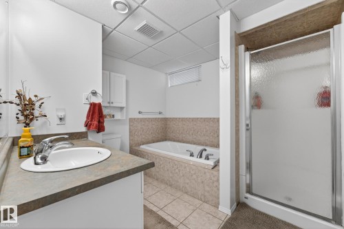 11715 28 Avenue, Edmonton, AB - Indoor Photo Showing Bathroom