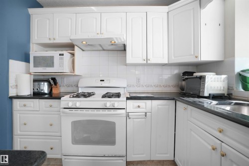 2715 44A Avenue, Edmonton, AB - Indoor Photo Showing Kitchen