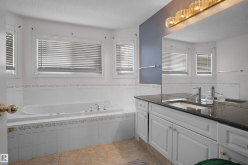 2715 44A Avenue, Edmonton, AB - Indoor Photo Showing Bathroom