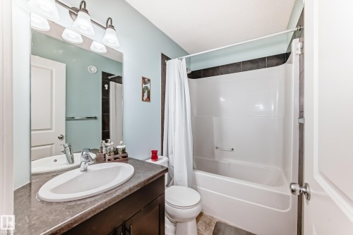 5920 Rue Eaglemont, Beaumont, AB - Indoor Photo Showing Bathroom