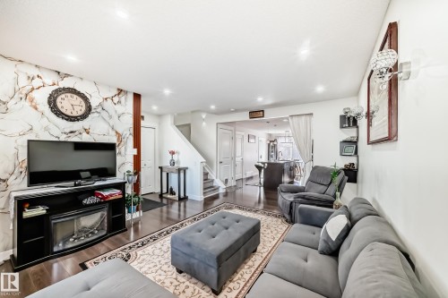 5920 Rue Eaglemont, Beaumont, AB - Indoor Photo Showing Living Room