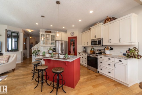 5315 17 Avenue, Edmonton, AB - Indoor Photo Showing Kitchen With Upgraded Kitchen