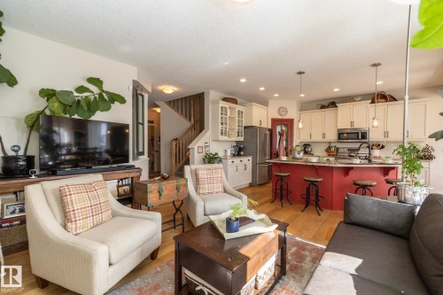 5315 17 Avenue, Edmonton, AB - Indoor Photo Showing Living Room