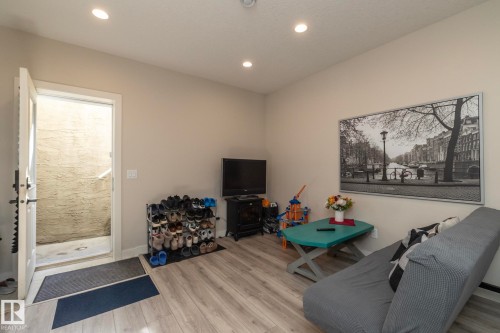 5315 17 Avenue, Edmonton, AB - Indoor Photo Showing Other Room