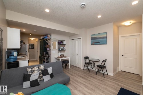 5315 17 Avenue, Edmonton, AB - Indoor Photo Showing Other Room