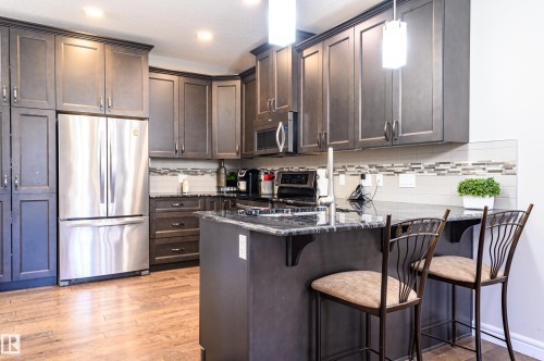 2 7115 Armour Link Link, Edmonton, AB - Indoor Photo Showing Kitchen