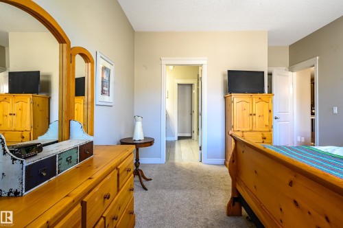 2 7115 Armour Link Link, Edmonton, AB - Indoor